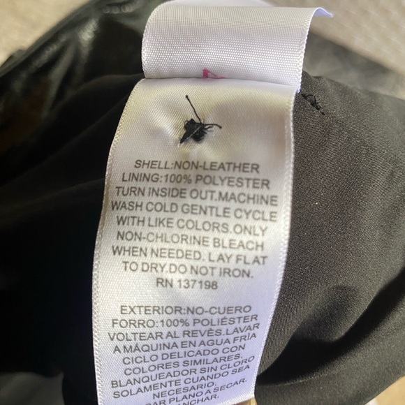 Classic Trench with Style - Picture 6 of 12